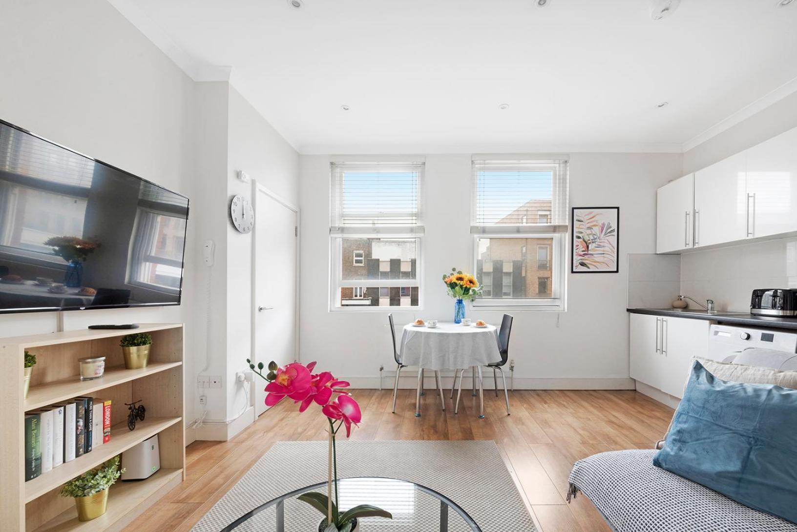 Family Friendly - Stylish Kentish Town Apartment Лондон Екстериор снимка
