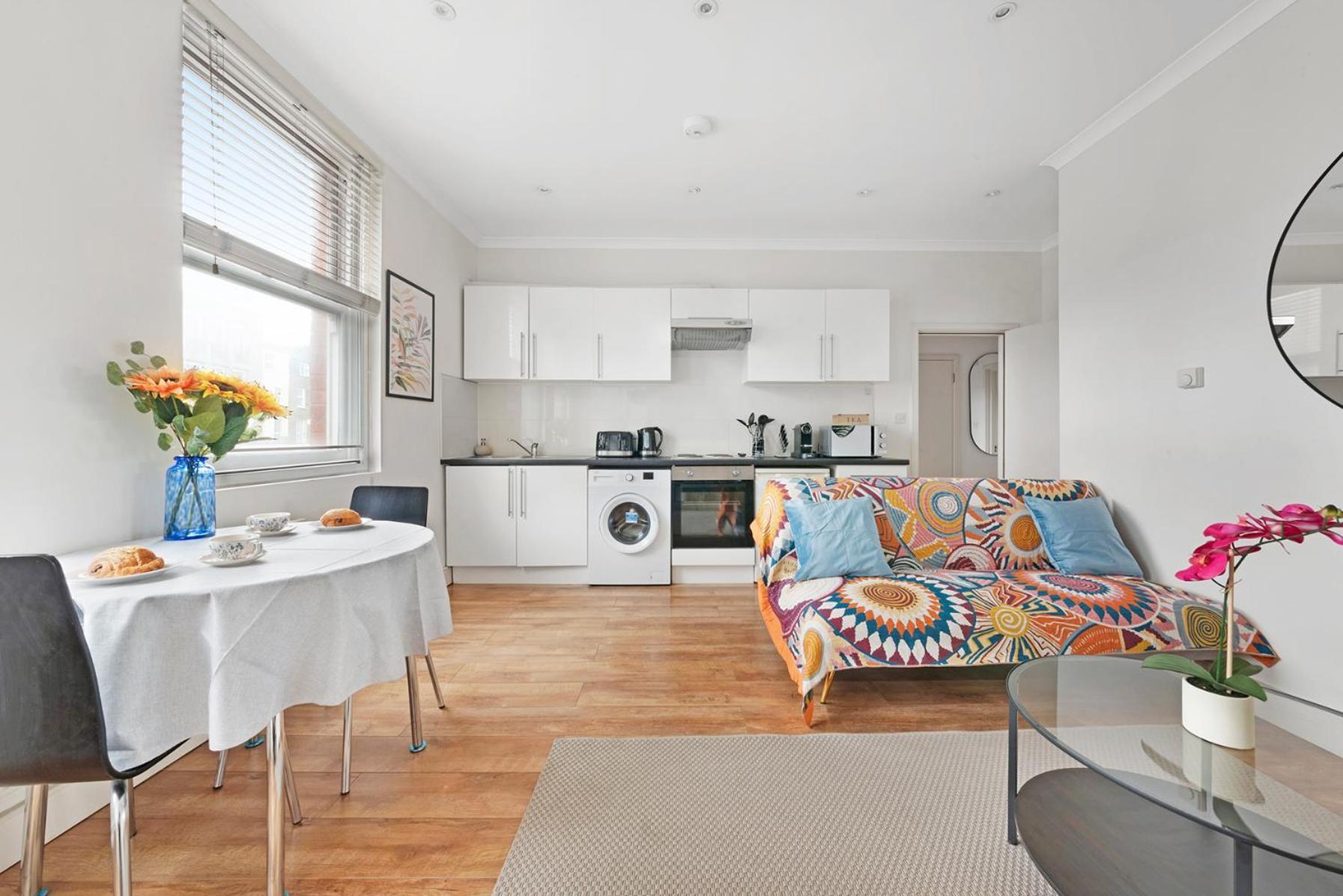 Family Friendly - Stylish Kentish Town Apartment Лондон Екстериор снимка