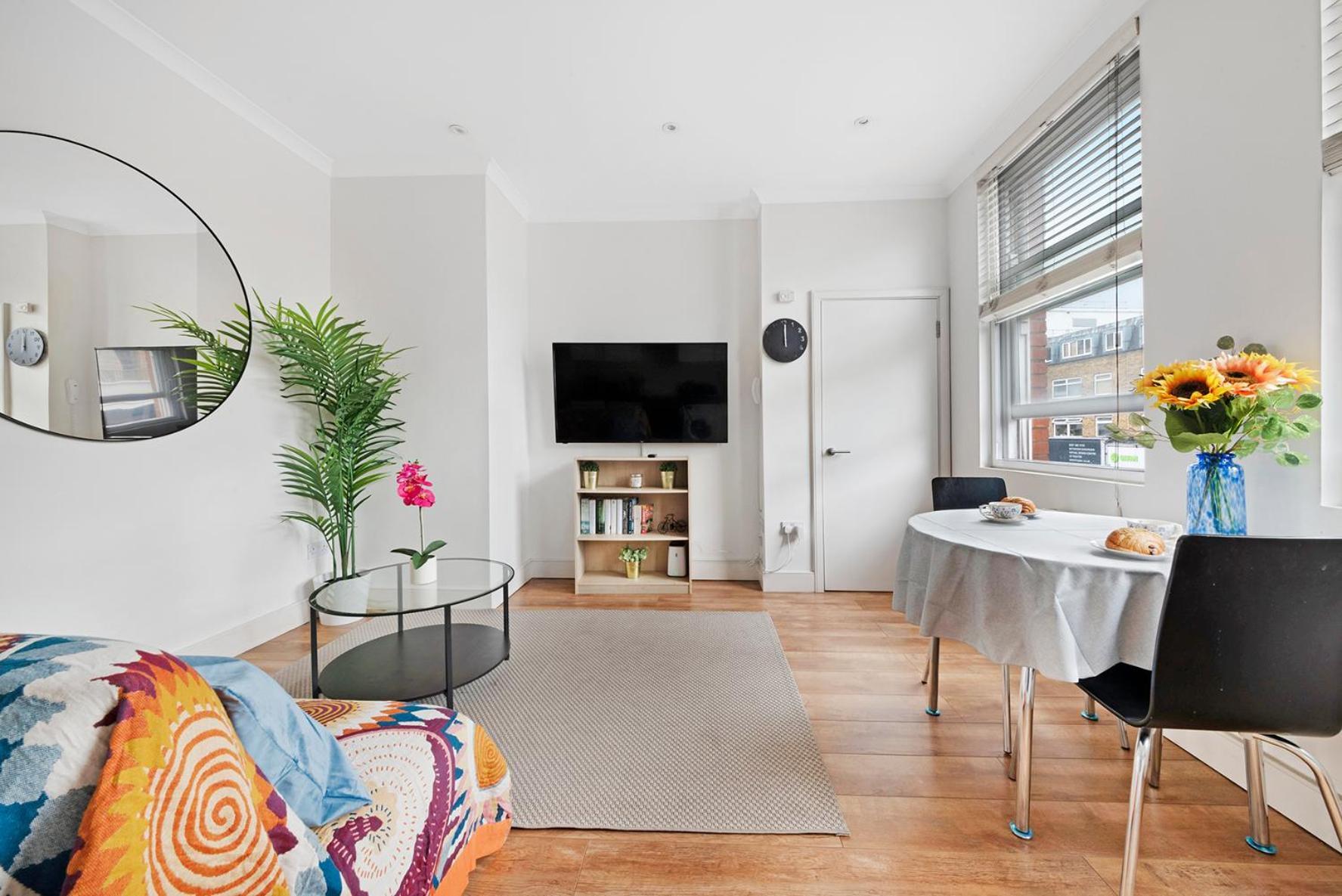 Family Friendly - Stylish Kentish Town Apartment Лондон Екстериор снимка